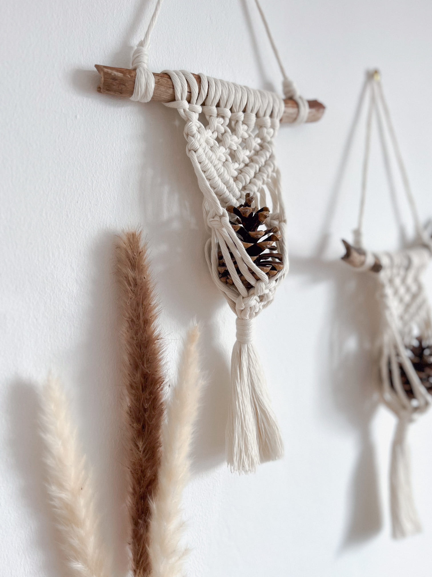 Suspension Macramé "Pomme de pin"